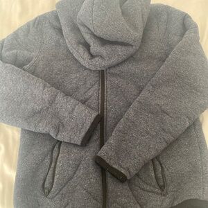 Hollister outwear with hood; Small; pre-owned